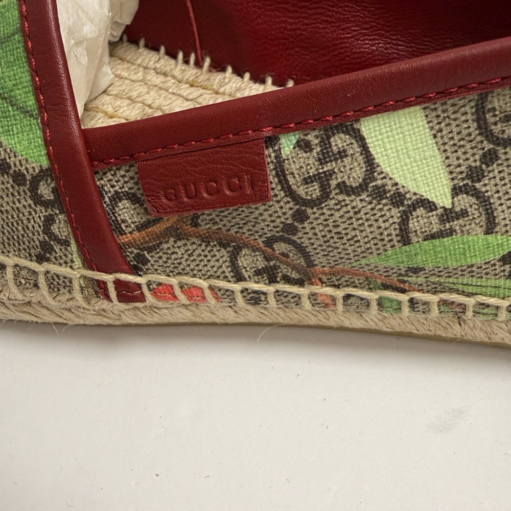 Gucci Women's Espadrilles - Red and Beige with Floral Print - Picture 5 of 14